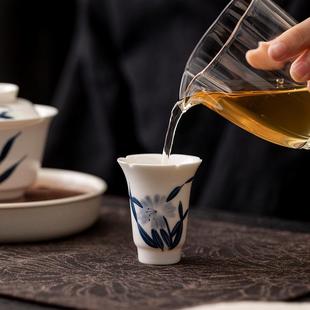 CB茗 墨蓝百合主人杯单杯手绘白瓷家用夫杯小号普洱茶杯功品CJJTD