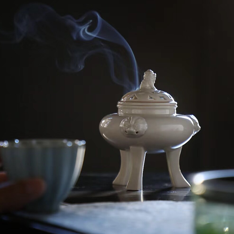 意叁定窑中式复古香炉东方醒狮图片