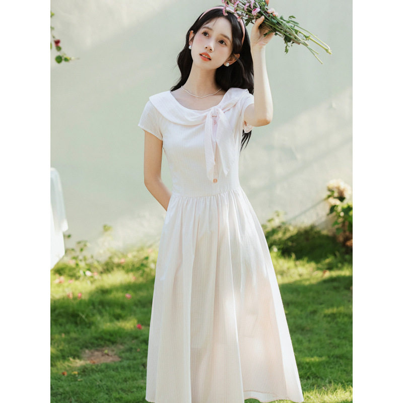 甜美清新少女感粉色条纹蝴蝶结领收腰短袖连衣裙女夏季新款2026
