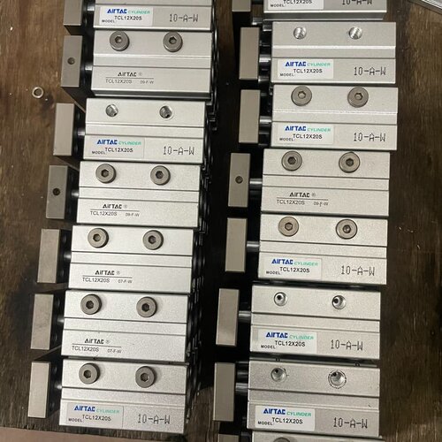 议价AIRTAC TCL12X20S气缸，几乎全新，原装正品，功