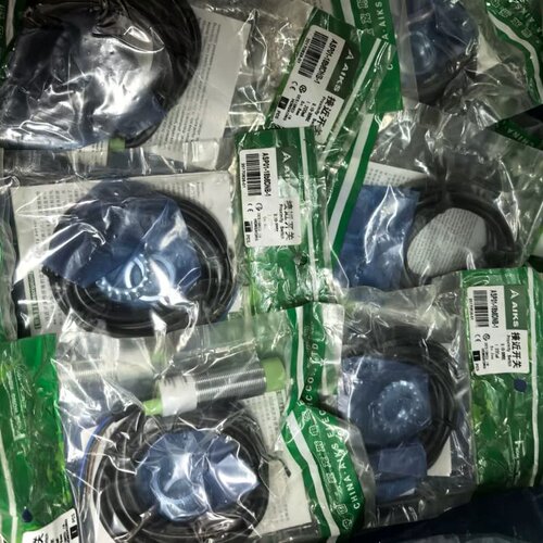 议价奥托尼克斯传感器ASP01-18b8DNB-1实物图，全新原维修