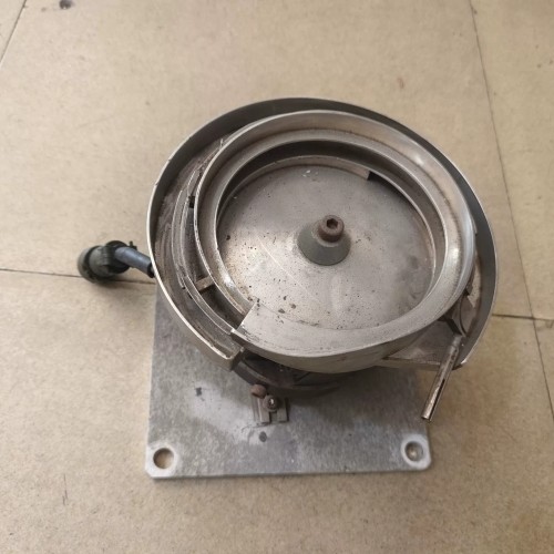 议价振动盘一台，实物图，尺寸如图所示，无控制器，特价260元邮