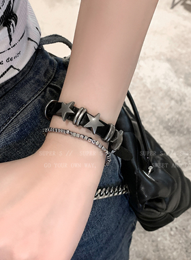 甜酷辣妹黑色皮质手链女亚比朋克y2k手环手饰男小众设计项链配饰