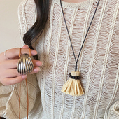 复古设计感拉菲草扫把黑绳项链女长款 贝壳挂绳小众配饰装 饰毛衣链