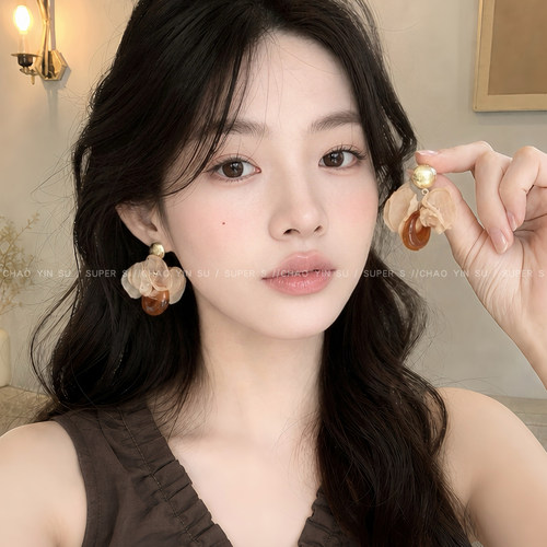 复古咖色花瓣圈圈树脂耳环