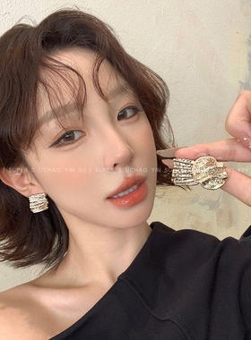 咖啡金肌理褶皱圆片耳环