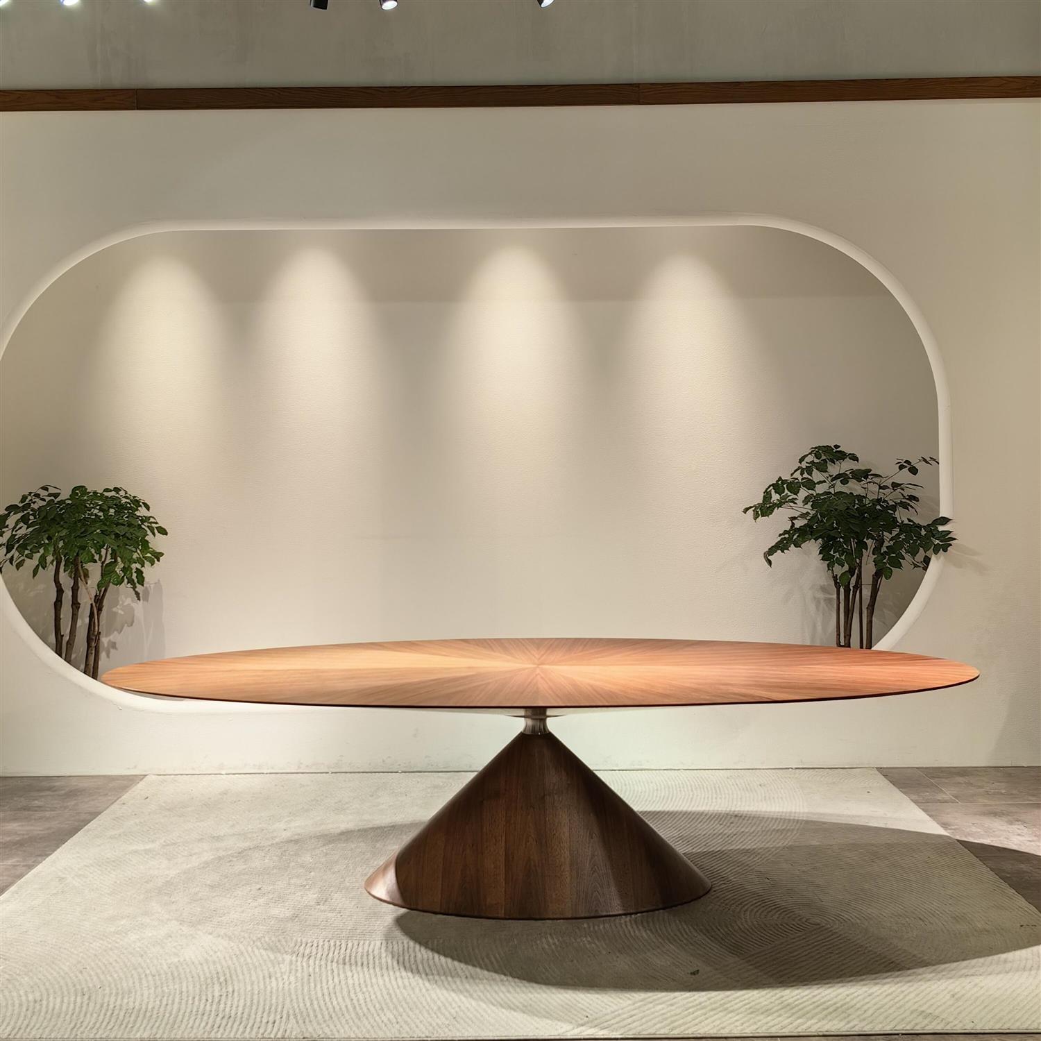 现代极简椭圆形全实木飞碟餐桌设计师高级感客厅别墅高档型餐厅桌