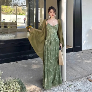 温柔度假碎花V领绿色吊带连衣裙辣妹防晒开衫 法式 女2025夏季 套装