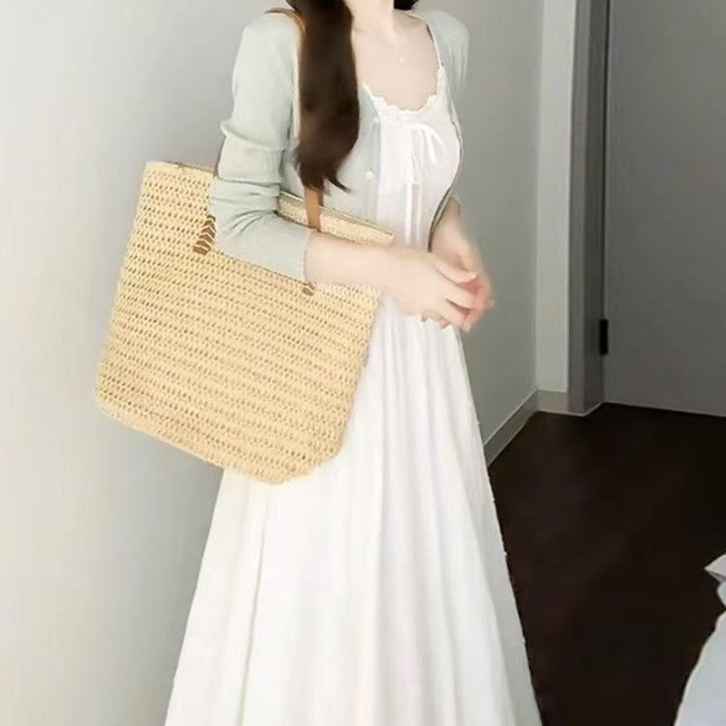 法式韩系温柔风白色吊带连衣裙女图片