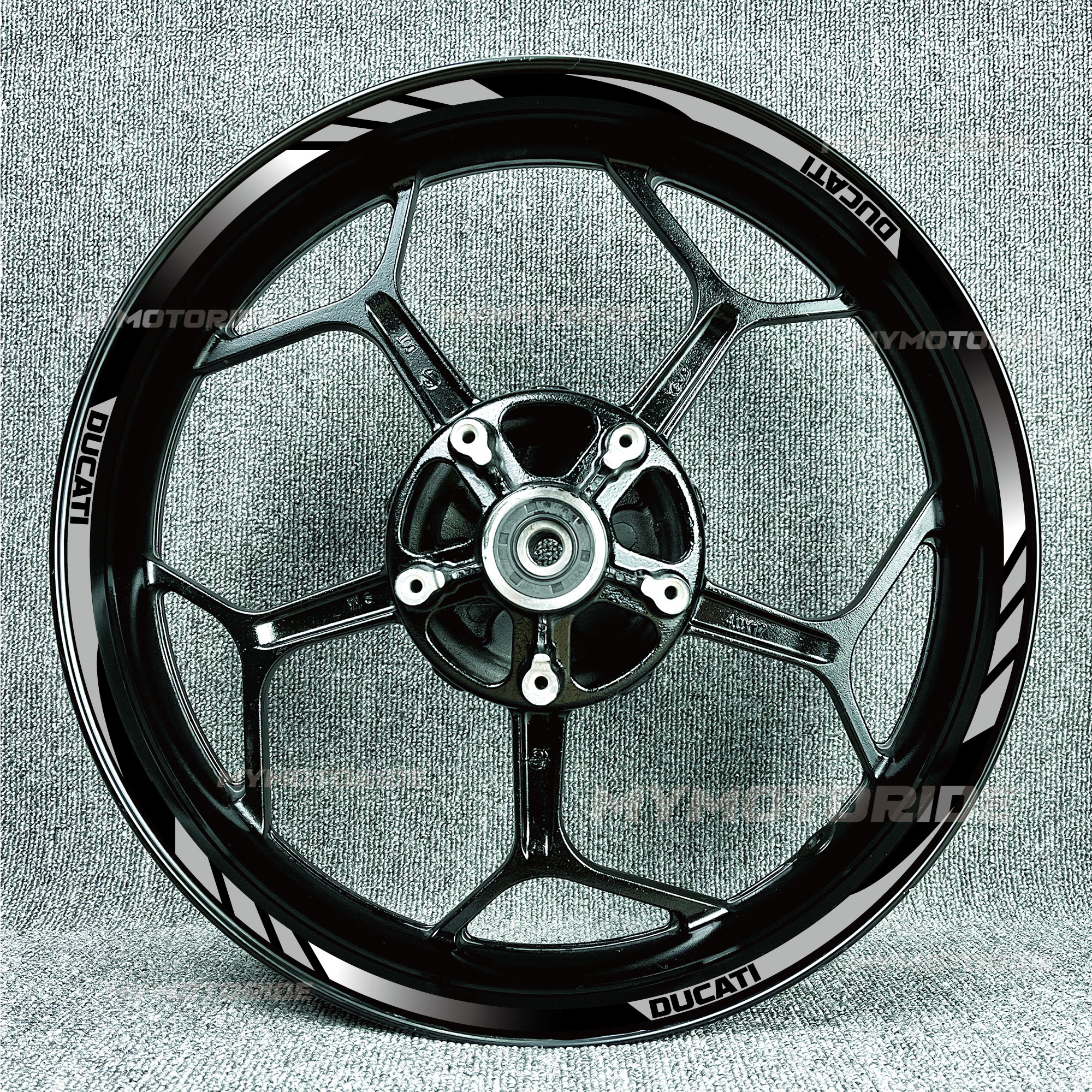 适用杜卡迪轮毂贴696 939 959 V2V4怪兽821 796轮圈车圈钢圈贴花