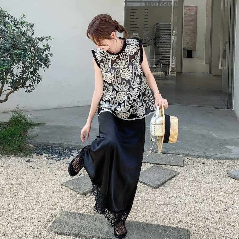 高级清冷贵气感穿搭套装女2025夏季蕾丝刺绣背心缎面半身裙两件套