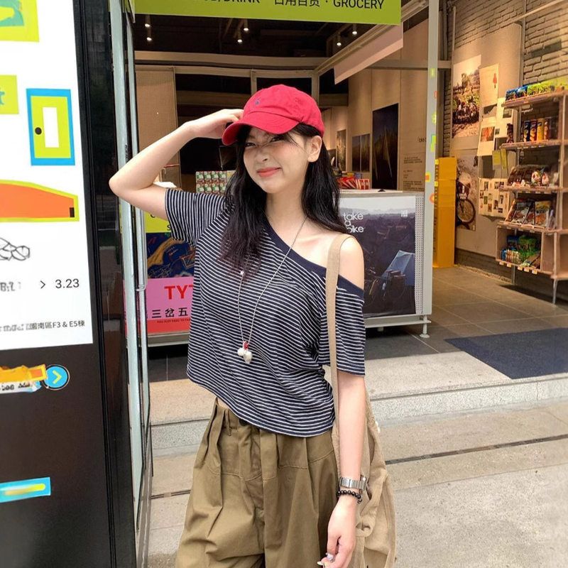 蓝色撞色条纹斜肩短袖t恤女夏季复古宽松慵懒风休闲百搭露肩上衣