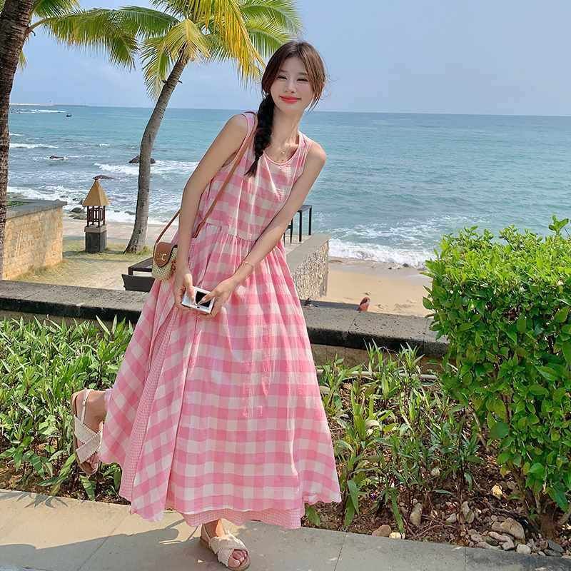 法式甜美粉色格纹吊带连衣裙女2025夏季新款韩版宽松显瘦减龄长裙