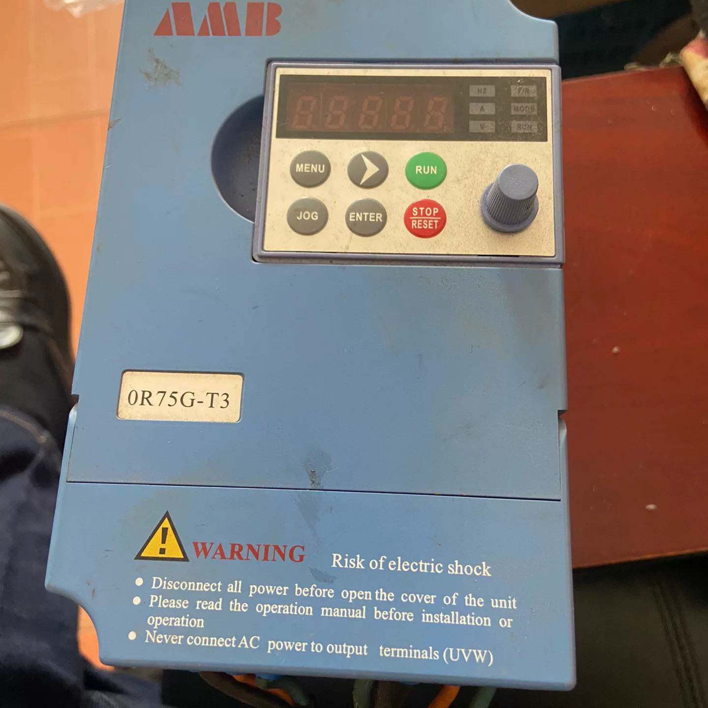 可维修安邦信变频器，AMB100-0R7G-T3 0.75KW一台议价