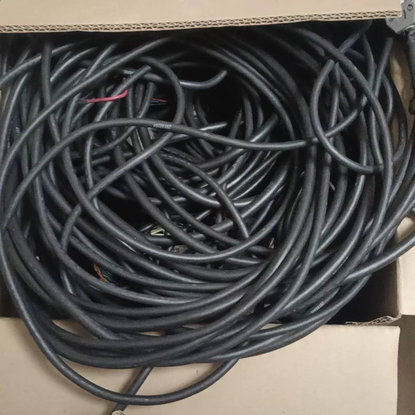 可维修广数980td线材有几套 系统头背面的线,其他没有。议价