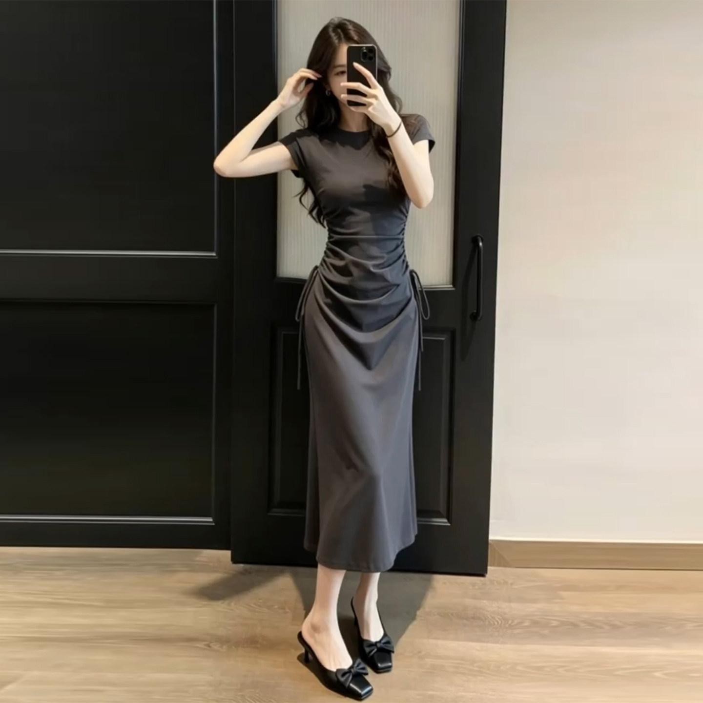 法式桑蚕丝灰色连衣裙子女2026新款夏季独特宽松巨好看气质绝美