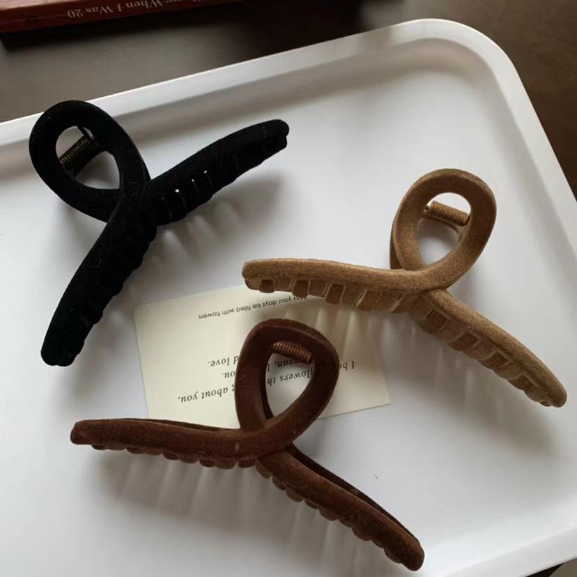 Flocking claw shark clip back of head hair grabbing发夹