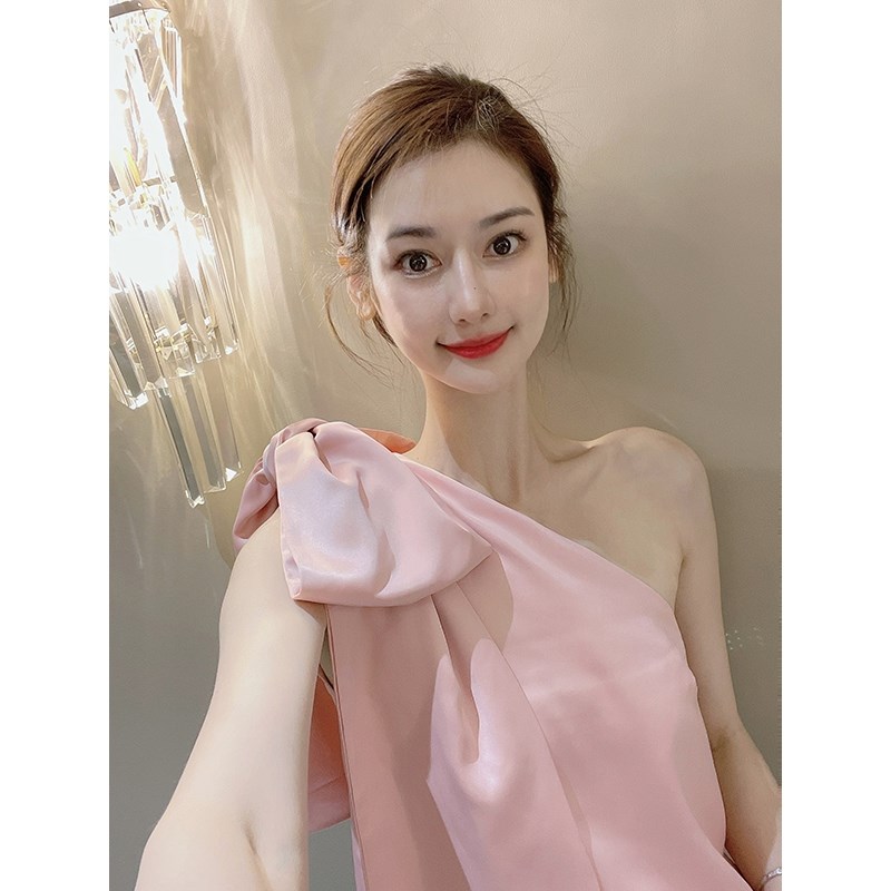 短款设计感小众名媛风气质露肩无袖蝴蝶结单肩缎面抹胸吊带上衣女
