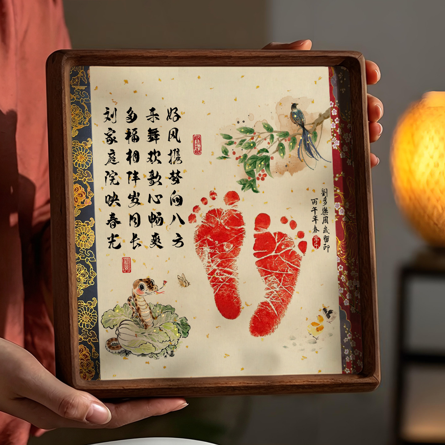 北美黑胡桃锦缎烫金纹足印相框图片