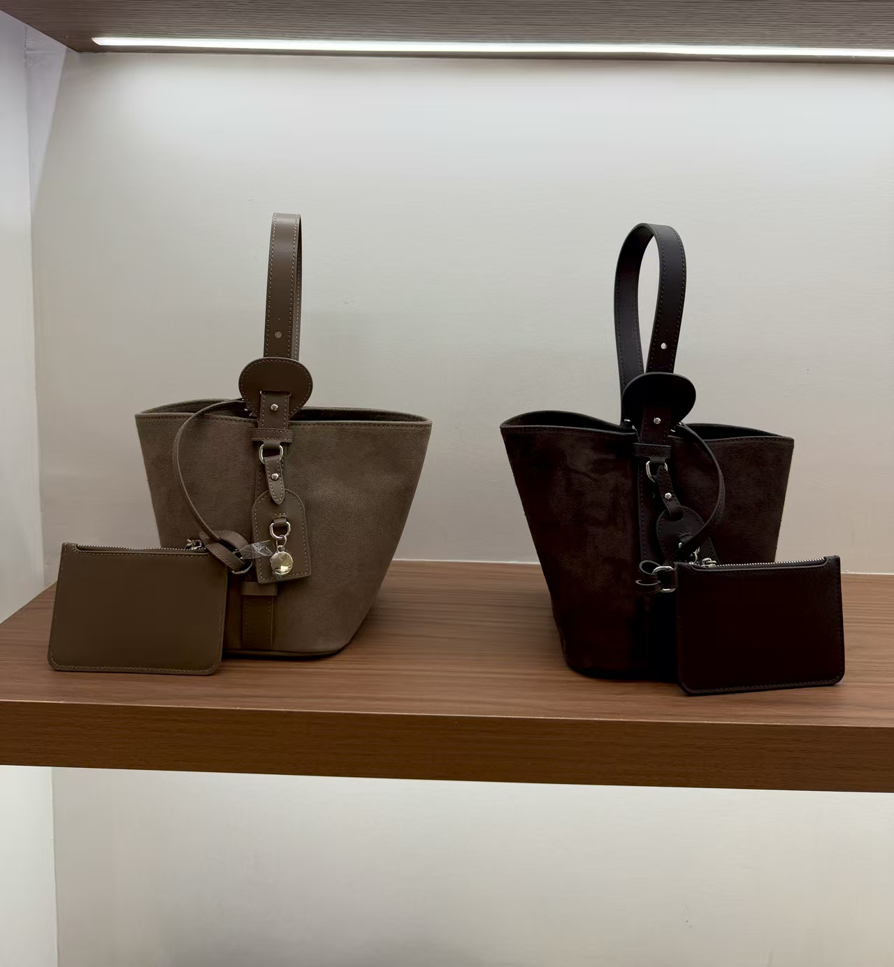 包包女式2025新款秋冬小众高级真皮磨砂牛皮单肩斜挎水桶包手提包