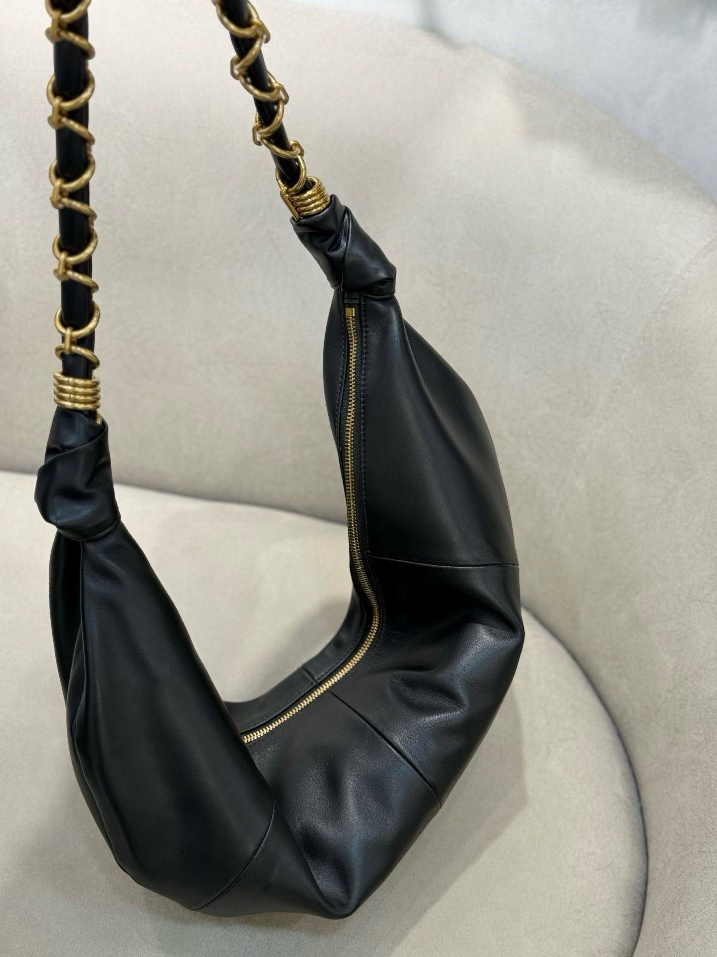 包包女式2025新款秋冬日韩时尚高级真皮头层牛皮单肩斜挎饺子包潮