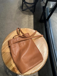 真皮水桶包女植鞣头层牛皮气质小众复古质感软皮单肩女包软皮中包