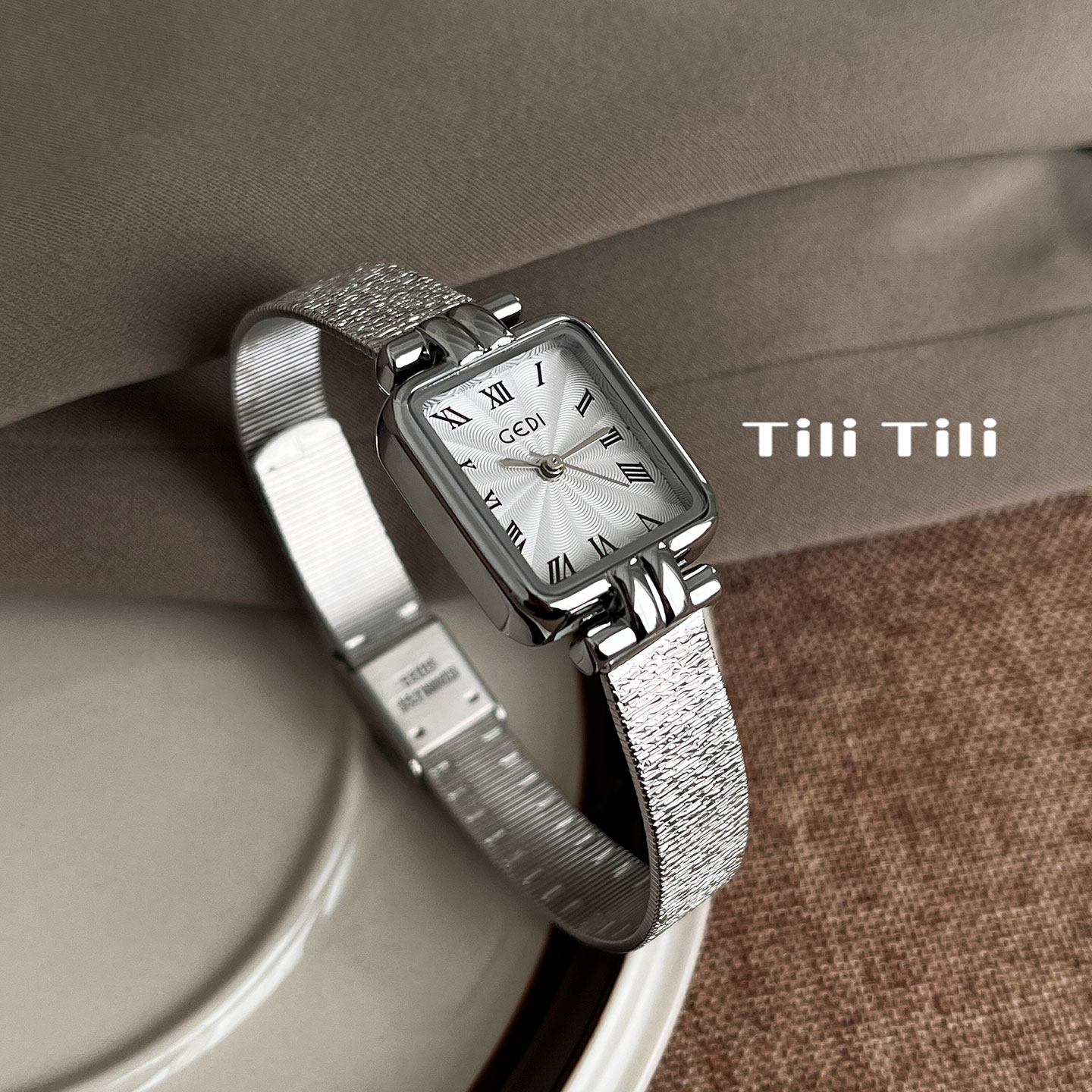 歌迪小方表女士轻奢精致小表盘钢带手表高级感气质腕表