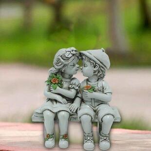 Boy and Girl Kissing Statue Romantic Gift Decorative
