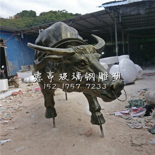 玻璃钢仿铜农民老人物水牛拉犁