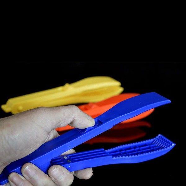 1PC Plastic Fish Catching Clip Luya Fish Catching Device