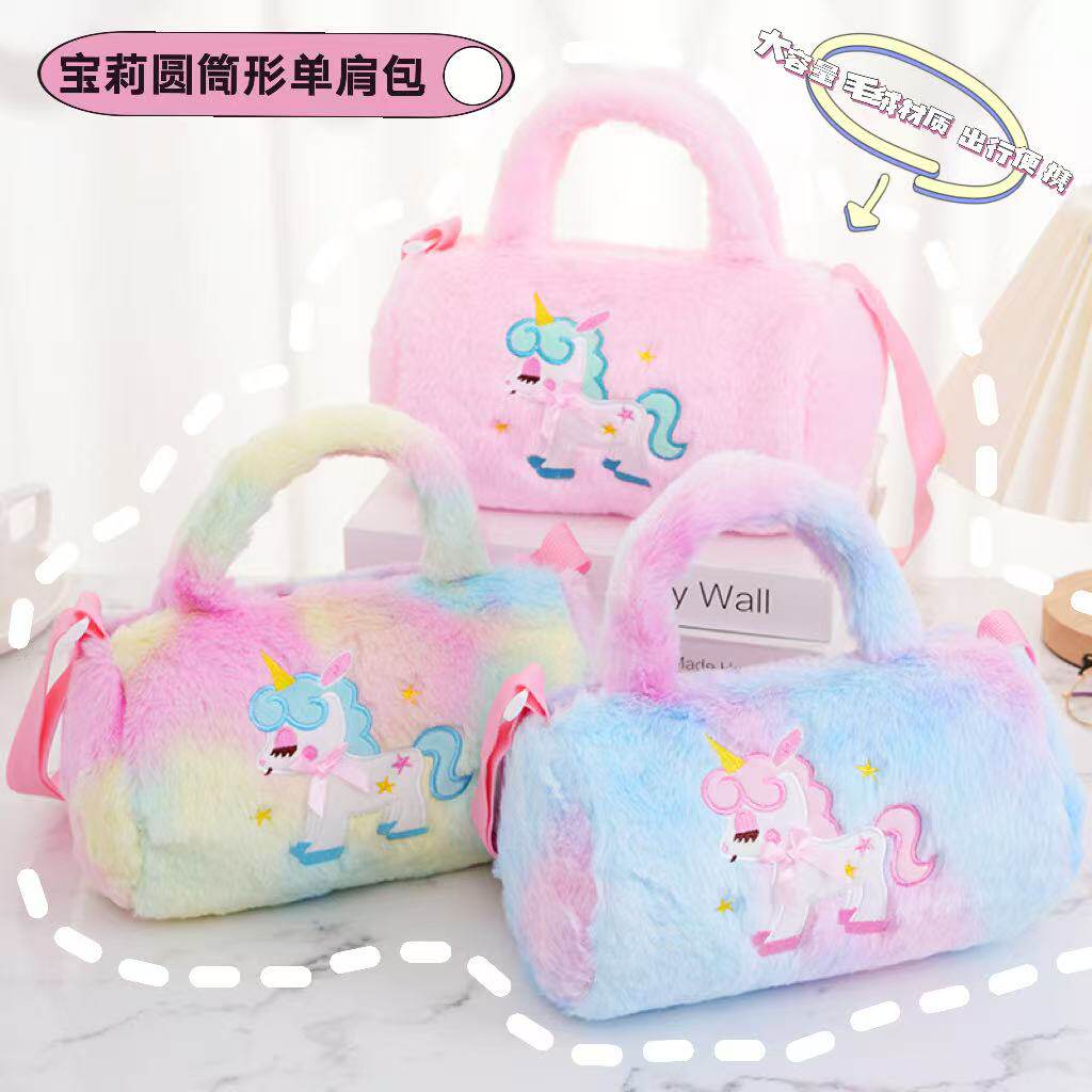 新款圆筒儿童斜挎包毛绒宝莉大容量手提斜挎两用包可爱便携单肩包