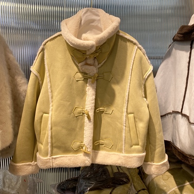 紫色牛角扣皮毛一体羊羔毛外套女冬季2025新款短款加厚机车服棉服