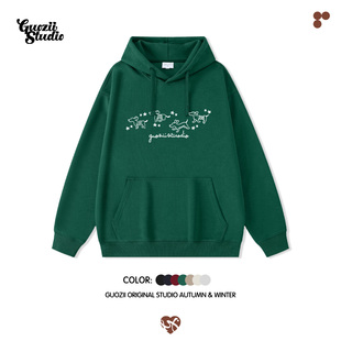 Guozii橄榄绿通勤百搭连帽卫衣女简约复古字母图案套头长袖上衣潮