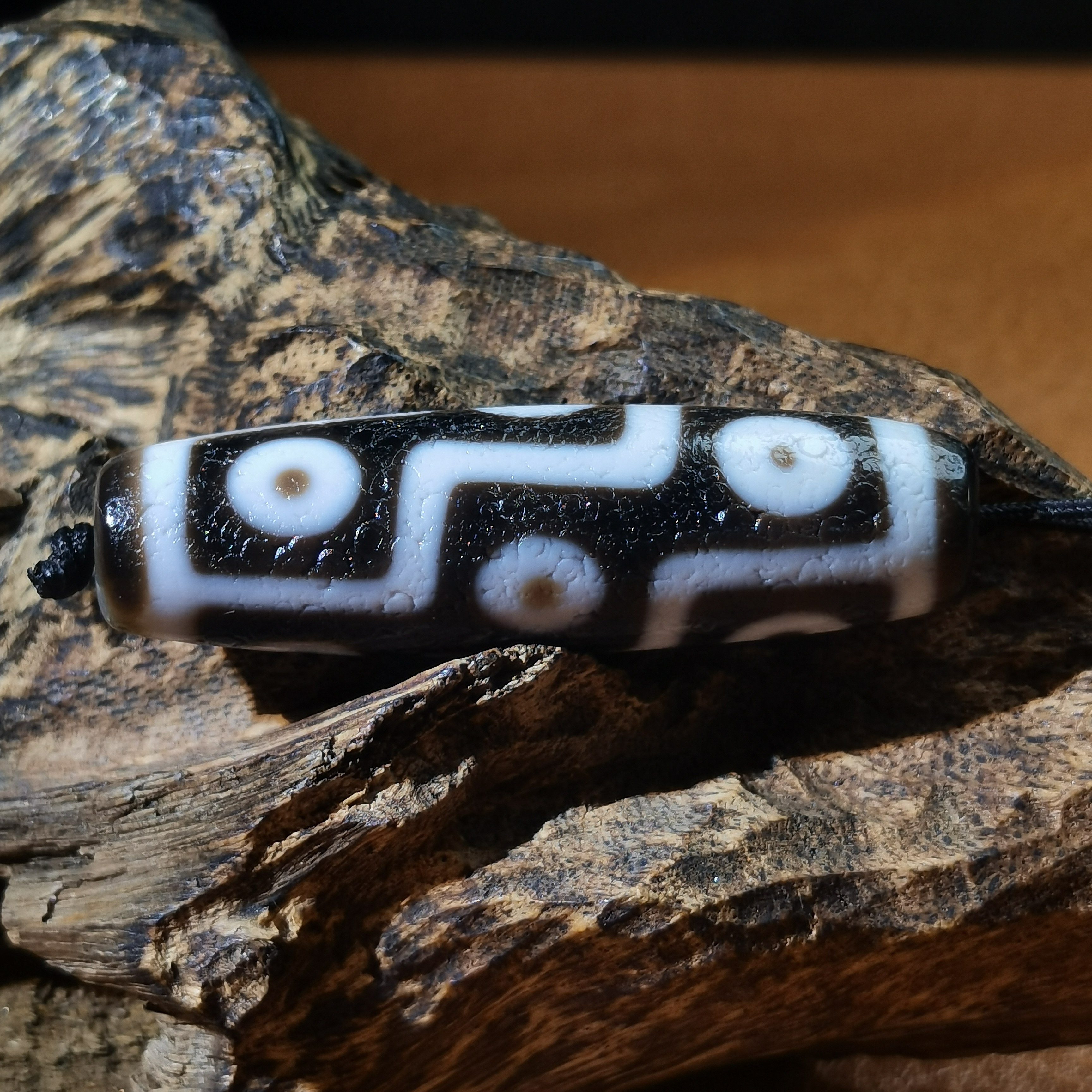 藏区流转黑白满风化折线九眼皮革包浆油亮玛瑙玉髓珠藏式项链配饰,珠宝/钻石/翡翠,DIY配件,淘宝优惠券,粉丝福利购,淘宝优惠卷