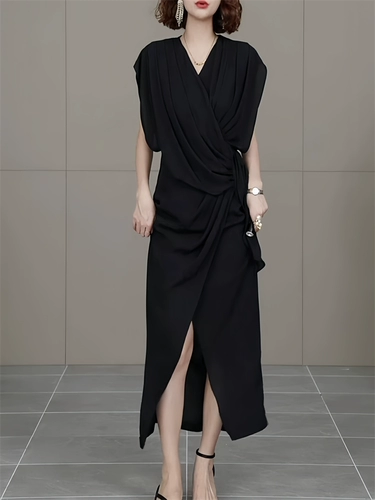 Летнее платье, длинная юбка, V-образный вырез, яркий броский стиль, изысканный стиль, средней длины