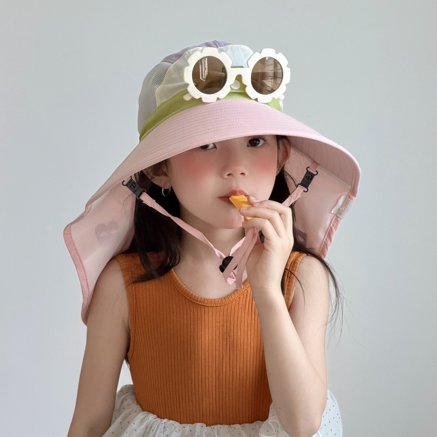 带墨镜儿童大檐防晒披肩遮阳帽子图片