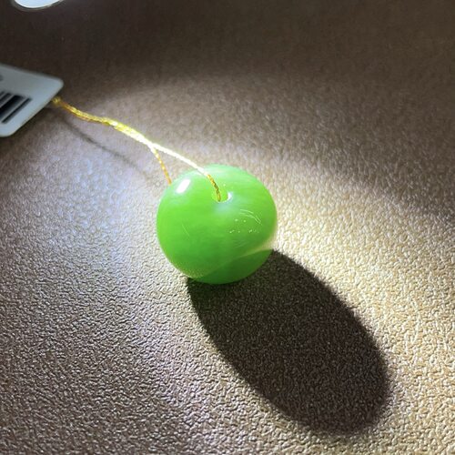 碧玉苹果珠 色泽正绿 玉质细腻 油润十足 过灯干净无黑 雕工精细
