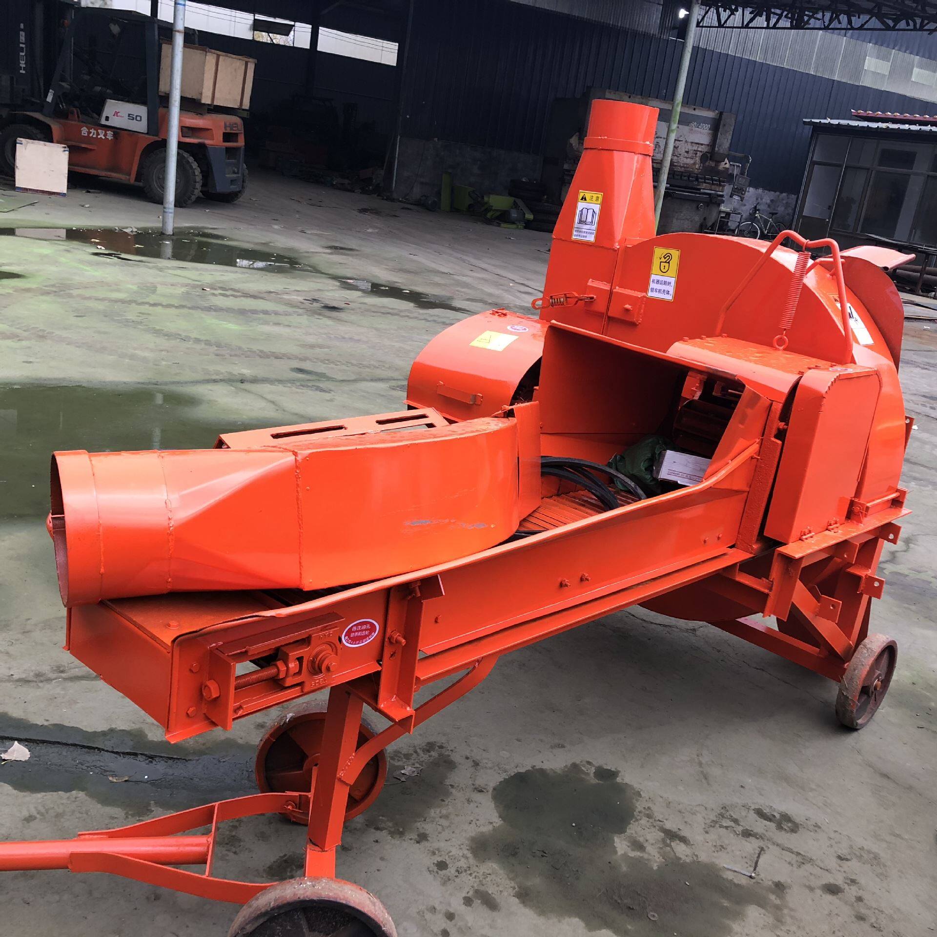 打包后的整麦草粉碎机 功率75千瓦圆盘式秸秆粉碎机 牛羊场粉草机