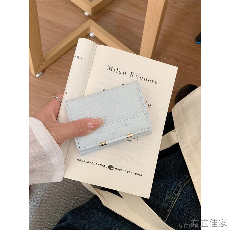 高颜值!鳄鱼纹短款PU钱包