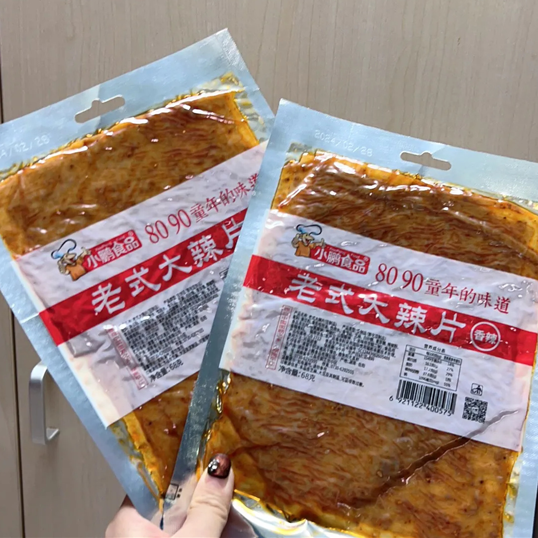 手撕麻辣豆皮80后网红辣条