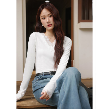 JOCO CHIC白色简约蕾丝花边针织T恤女2025冬修身显瘦内搭打底上衣