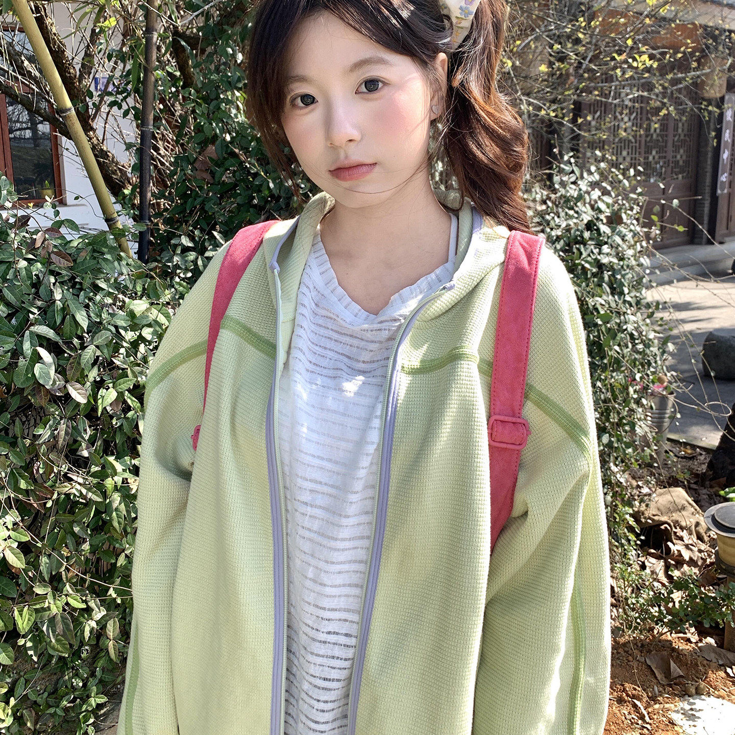 春季外套女2026新款休闲宽松韩系短款撞色织带拼接连帽开衫卫衣潮