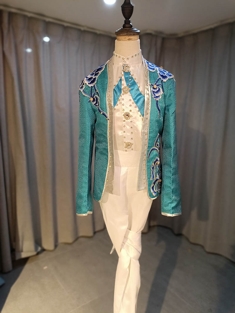 快乐阳光男童新疆唱歌《撒拉花儿》塔里木诗歌朗诵演出服昆仑放歌