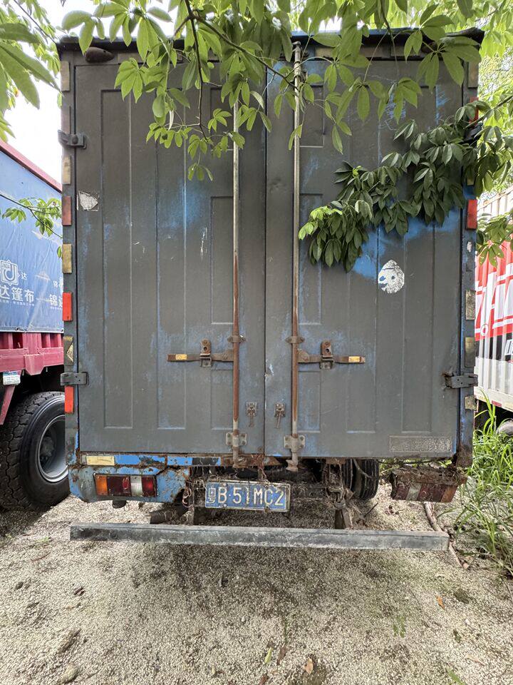 3月23日深圳市车牌号为粤B51MC2的江铃牌轻型厢式货车网络拍卖公告