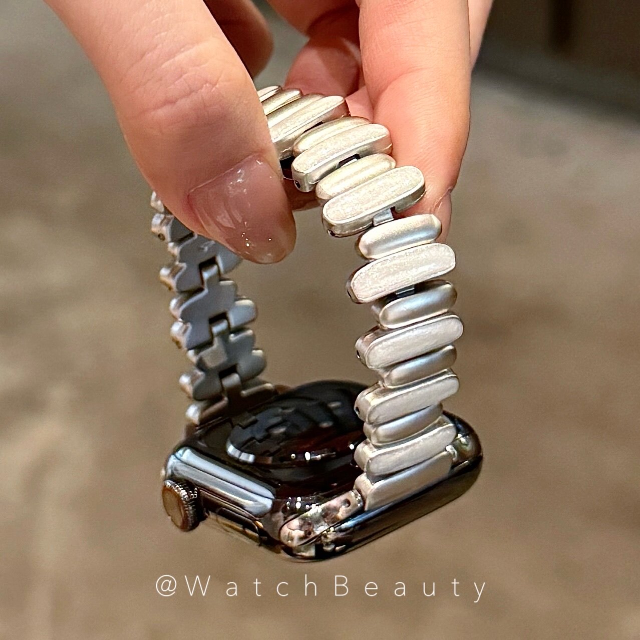 适用苹果手表s11代手表带新品金属iwatch10超好看系列手链applewatch9腕表链独特漂亮s8腕带夏天7高级感透气