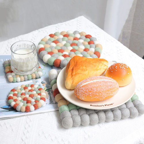 羊毛毡球球杯垫餐垫吸水隔热多彩混色圆形北欧风家居陈列拍照