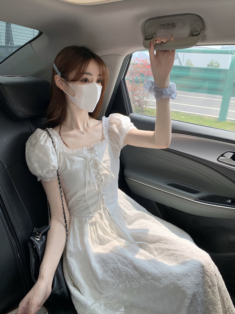 白色泡泡袖方领连衣裙女夏季法式高级感收腰茶歇裙子超仙的公主裙