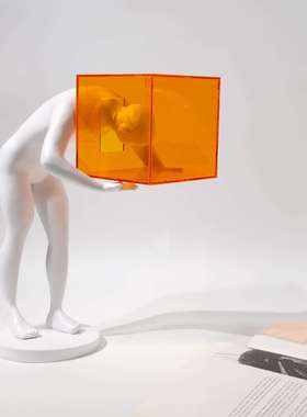 现代简约亚克力橙色囚笼人物雕塑树脂摆件客厅玄关酒店家居装饰品