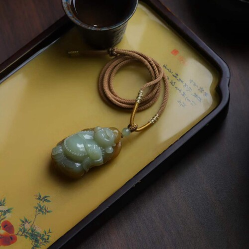 天然和田玉玉器工厂店新疆且末料老料俏糖色玉石弥勒佛吊坠挂件