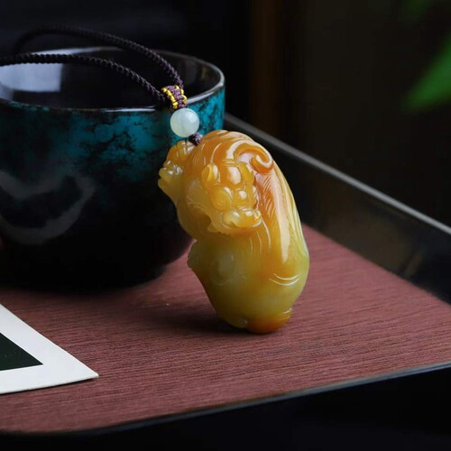 天然新疆和田玉玉器工厂新疆且末料老料俏糖色玉石貔貅吊坠挂件
